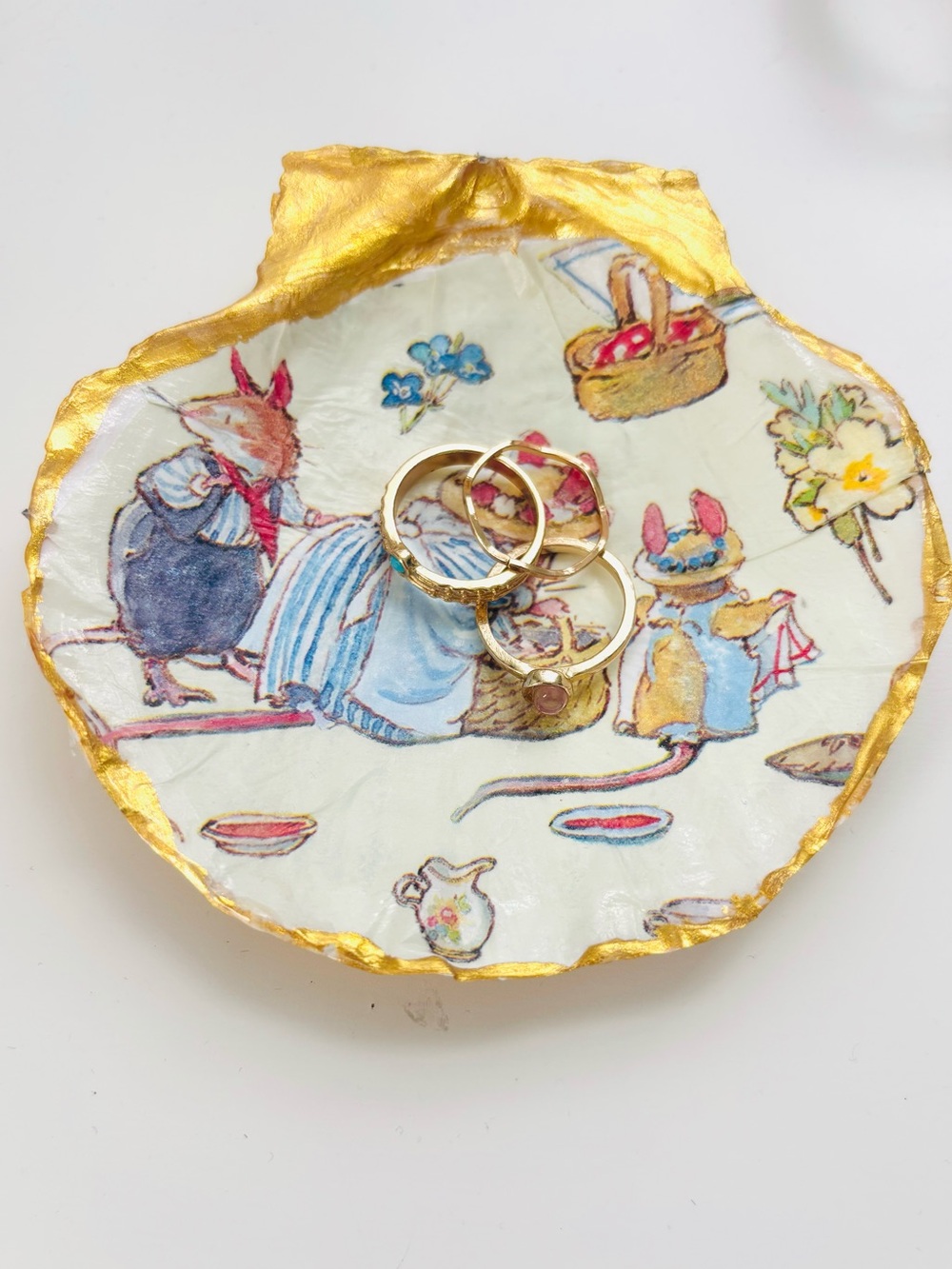 Handcrafted Scallop Shell Trinket Dish w/ Brambly Hedge Spring Picnic Design